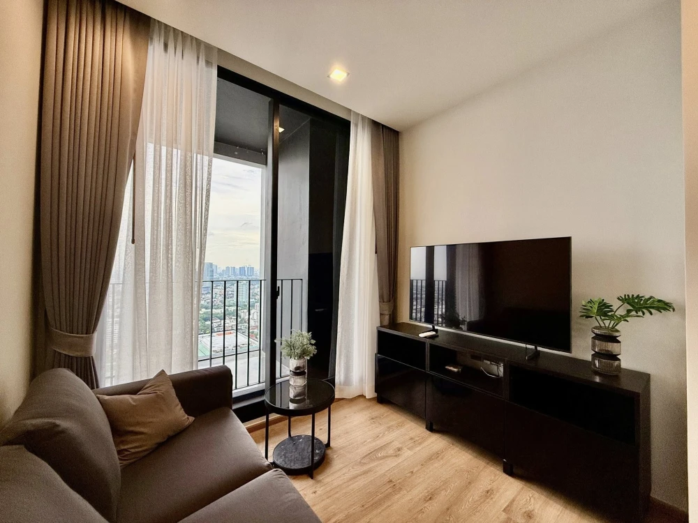 For rent: Noble Around Ari, corner room, not crowded, decorated in a cool tone, comes with a full set of furniture, book now!