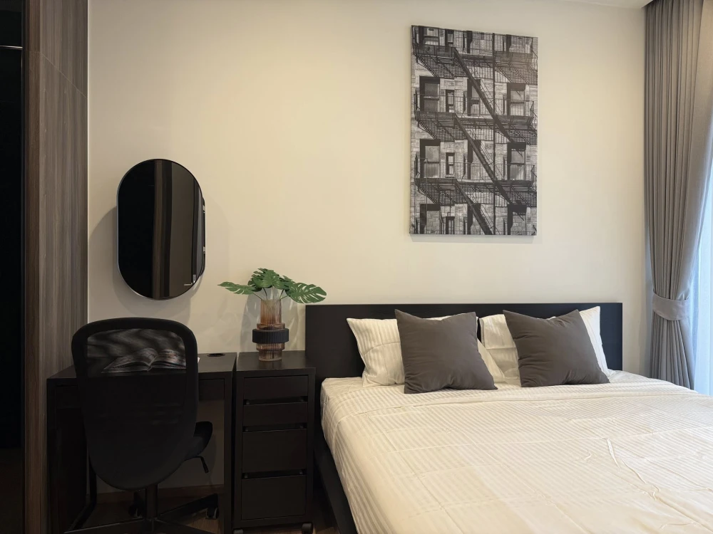 For rent: Noble Around Ari, corner room, not crowded, decorated in a cool tone, comes with a full set of furniture, book now!
