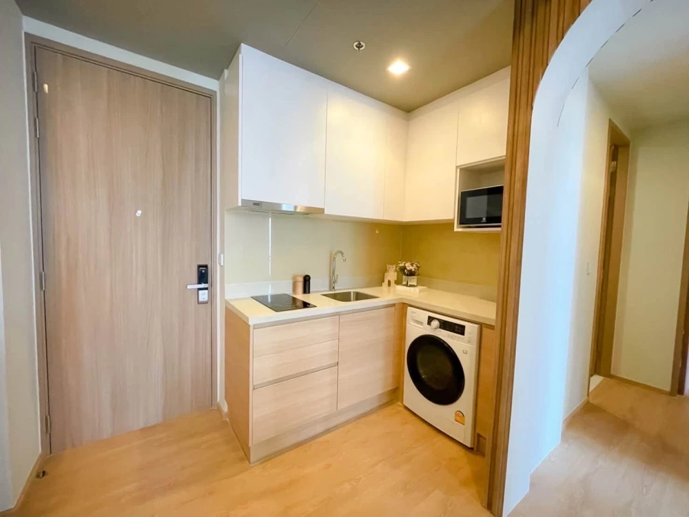 For Rent: NOBLE AROUND SUKHUMVIT 33 (Rare Item) — The largest unit in the project. Features a garden view and an open, unobstructed outlook. Book now!