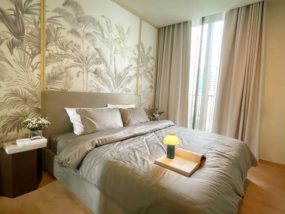 For Rent: NOBLE AROUND SUKHUMVIT 33 (Rare Item) — The largest unit in the project. Features a garden view and an open, unobstructed outlook. Book now!
