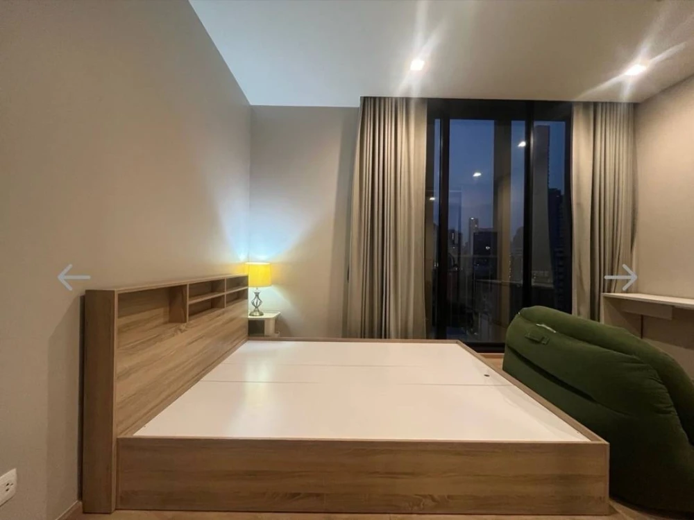For rent: Noble Around Sukhumvit 33, 9th floor. Spacious, bright, and airy room. Book now!