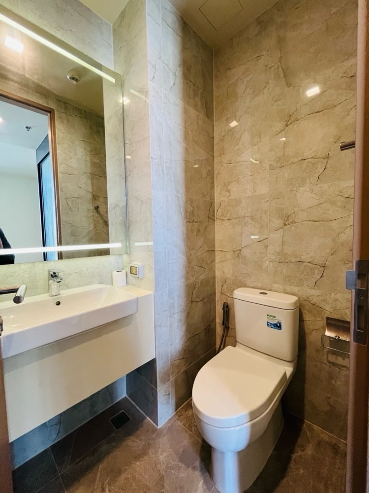 For rent: Noble Around Sukhumvit 33, 9th floor, fully furnished unit. Book now! (Hurry!)