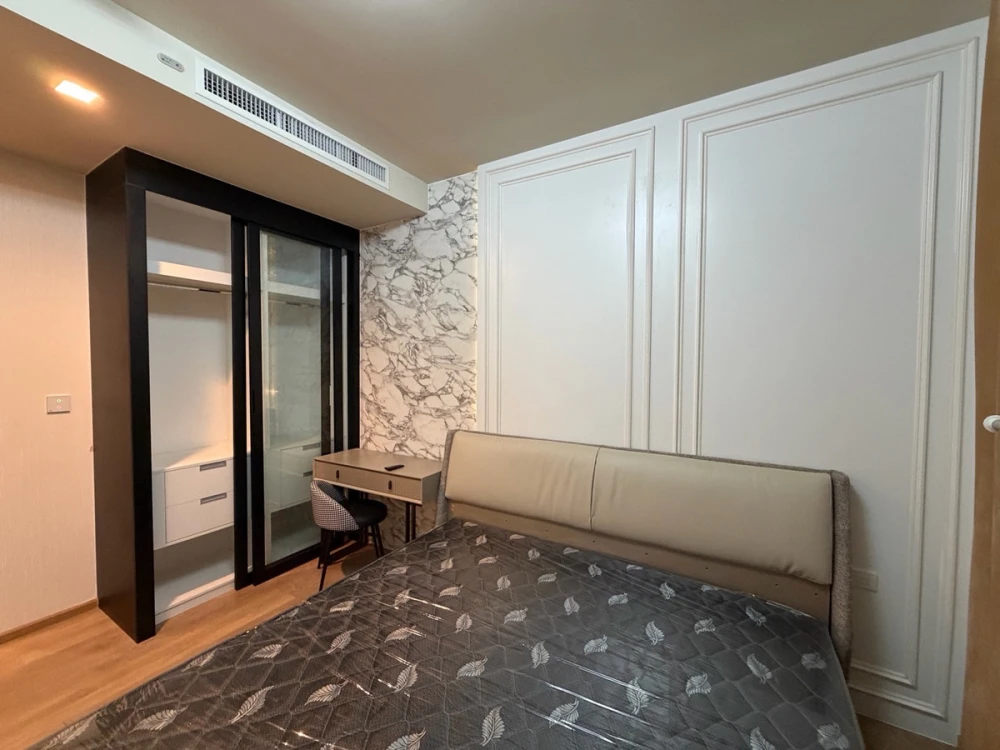 For rent: Noble Around Sukhumvit 33. Spacious and comfortable room, fully furnished and ready to move in. Book now!