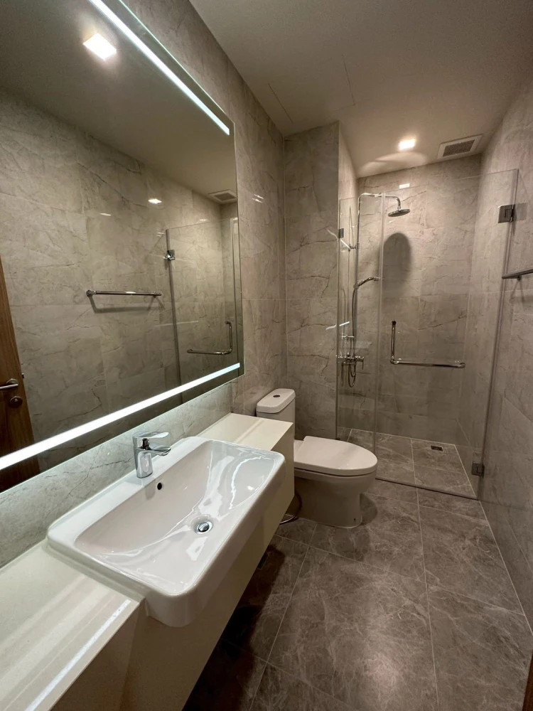 For rent: Noble Around Sukhumvit 33, ready to move in, fully furnished with appliances. Book now, don't miss out! +++