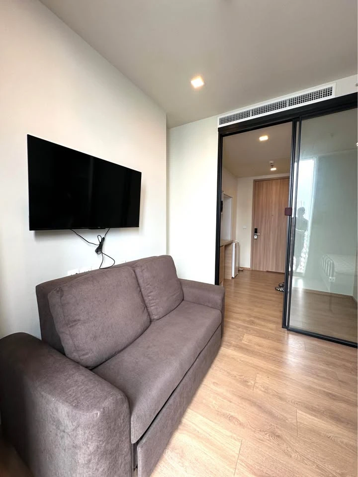 For rent Noble around Sukhumvit 33, 23rd floor, very high, great city view, well decorated, book now before it's gone.