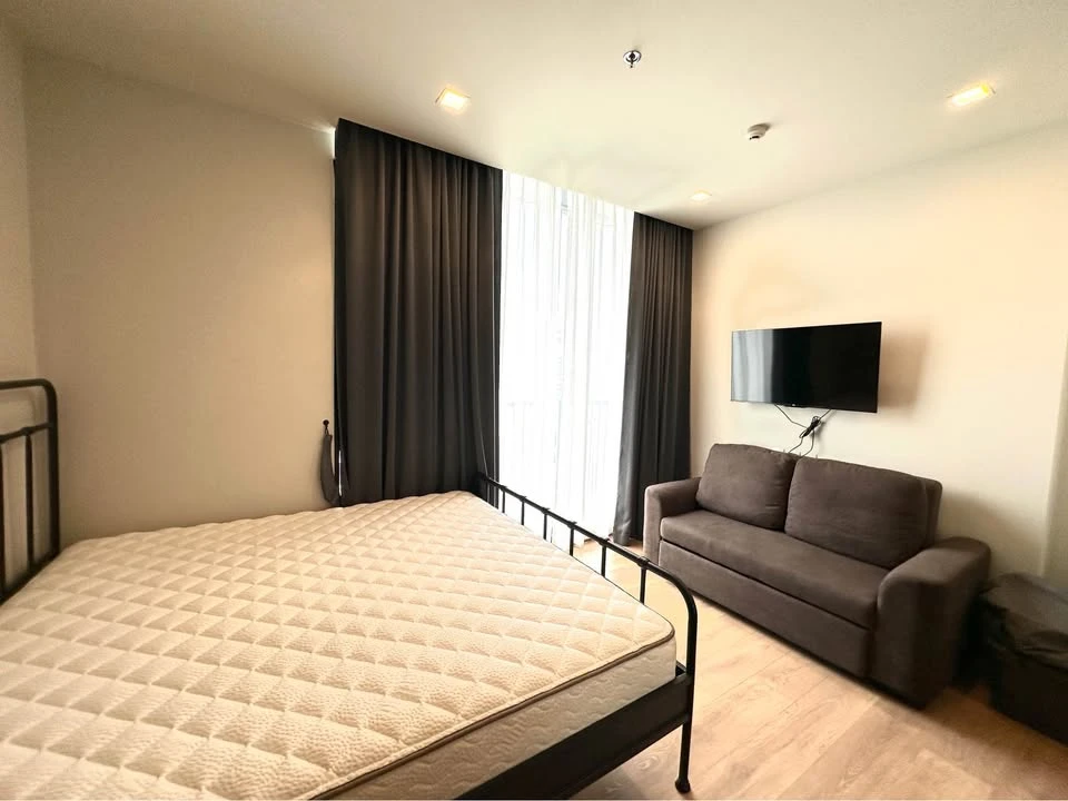 For rent Noble around Sukhumvit 33, 23rd floor, very high, great city view, well decorated, book now before it's gone.