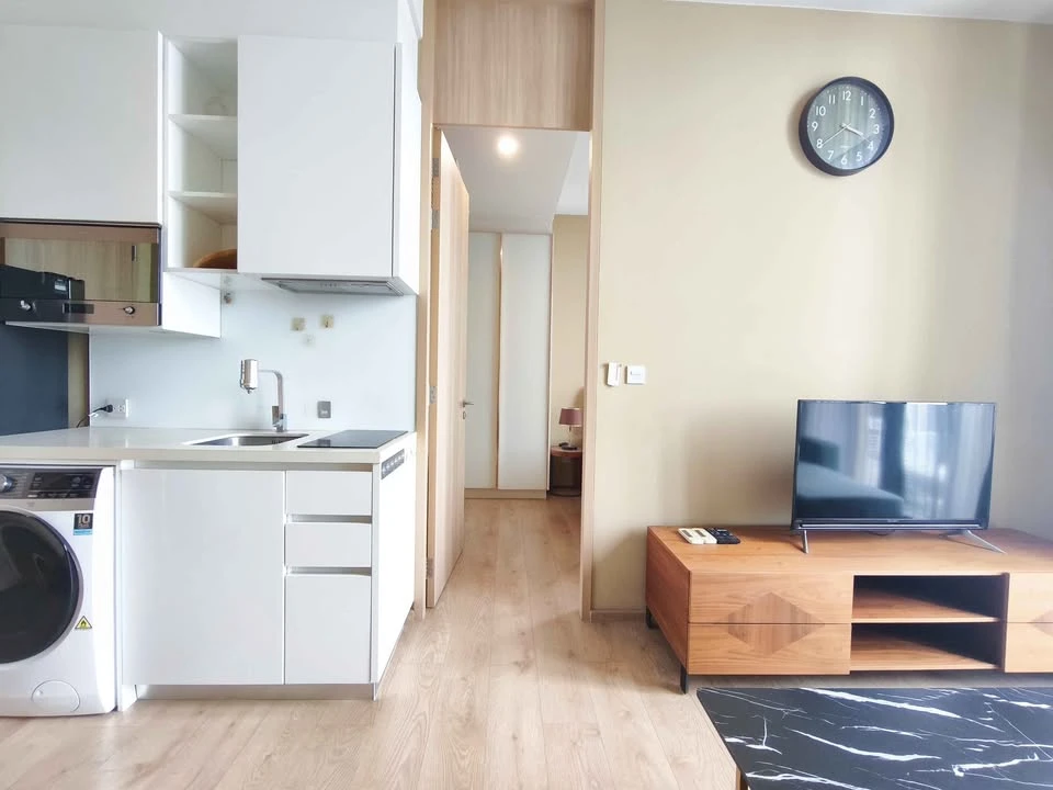 For rent: Noble BE 19, very high floor, modern style, fully furnished. Hurry, it'll be gone soon.