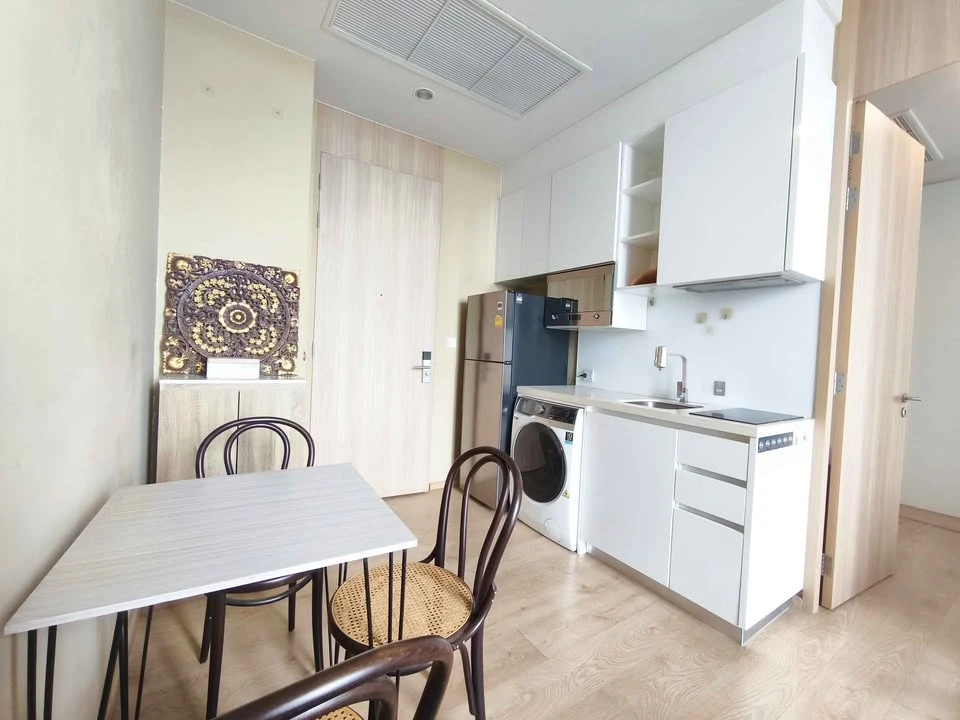 For rent: Noble BE 19, very high floor, modern style, fully furnished. Hurry, it'll be gone soon.