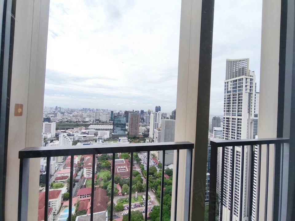 For rent: Noble BE 19, very high floor, modern style, fully furnished. Hurry, it'll be gone soon.