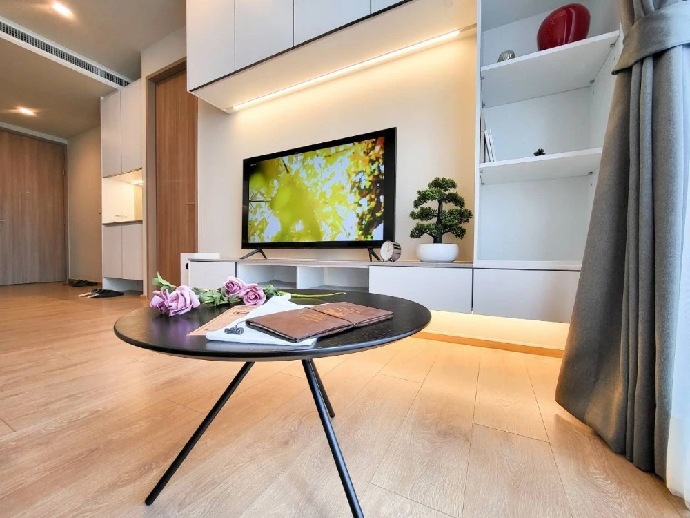 For rent: Noble Be Sukhumvit 33, 5th floor. A lovely unit with complete furnishings. Book now!