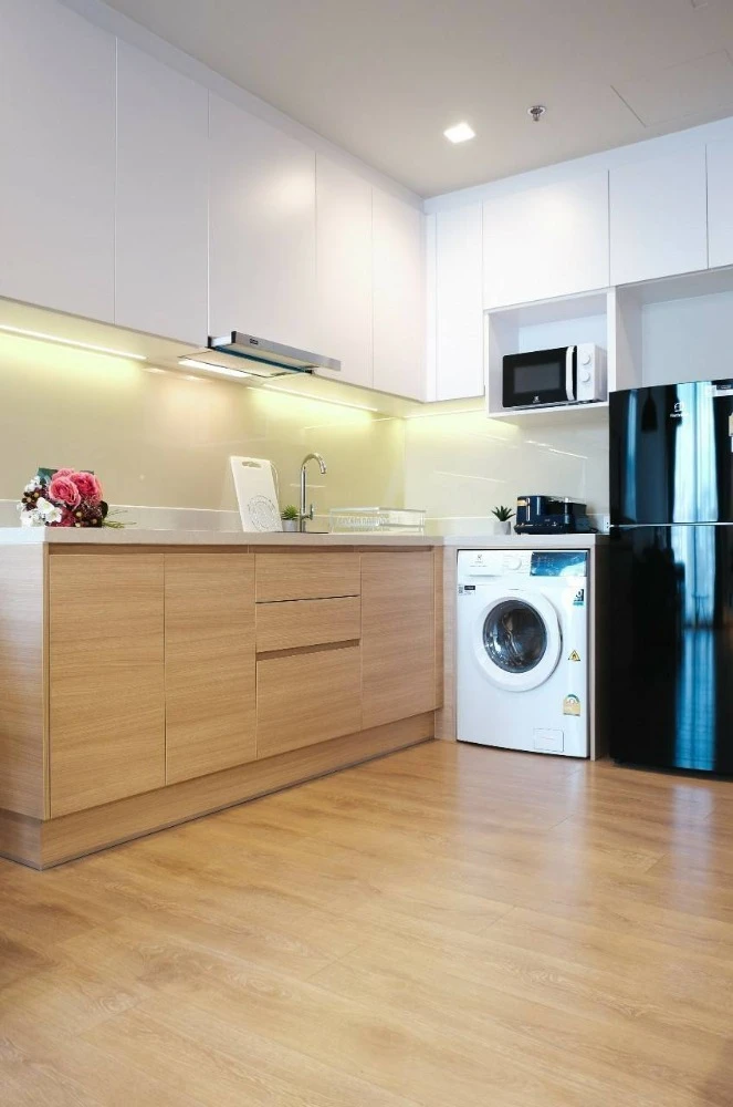 For rent: Noble Be Sukhumvit 33, 5th floor. A lovely unit with complete furnishings. Book now!