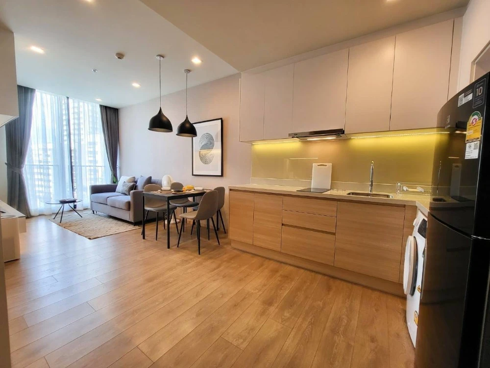 For rent: Noble Be Sukhumvit 33, 5th floor. A lovely unit with complete furnishings. Book now!