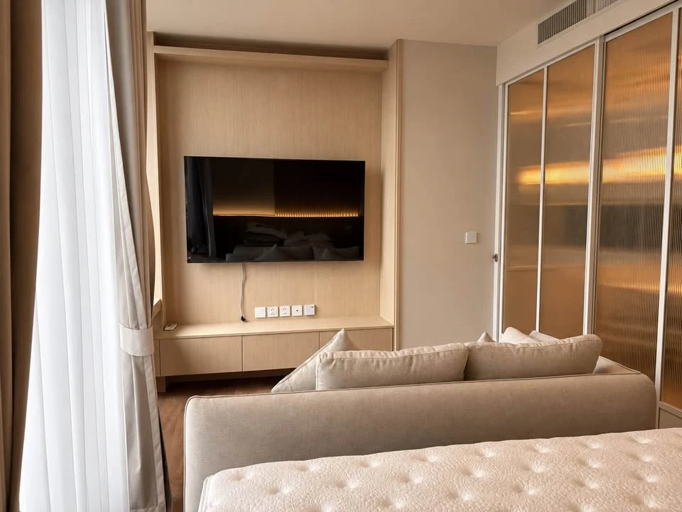 For rent: Noble Form Thonglor, 10th floor, city view. Comes fully equipped with appliances and fully furnished/decorated as shown in the photos.
