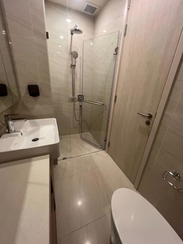 Noble Form Thonglor for rent, very high floor, beautiful city view, same floor as common area, very convenient.