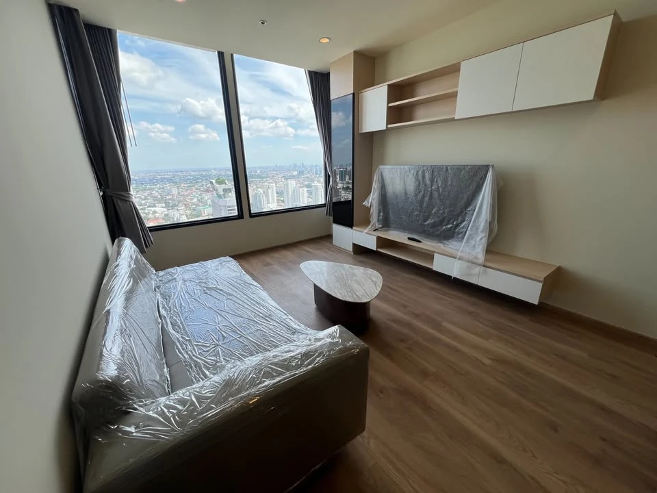 Noble Form Thonglor for rent, very high floor, beautiful city view, same floor as common area, very convenient.