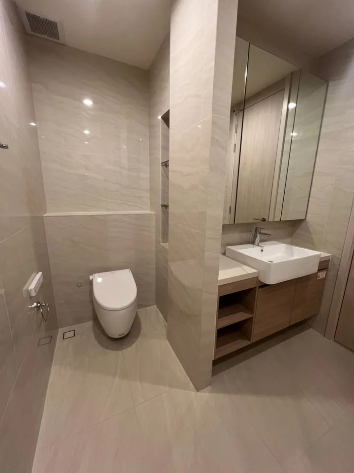 Noble Form Thonglor for rent, very high floor, beautiful city view, same floor as common area, very convenient.
