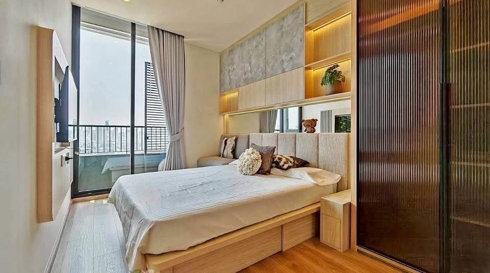 For rent: Noble Form Thonglor, 2 bedrooms, 2 bathrooms. Every room has an unobstructed view of Thonglor. This is a must-see!