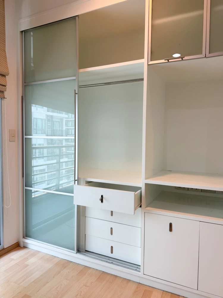Noble Lite studio apartment for rent, 10th floor and above. Fully furnished with everything you need, ready to move in.
