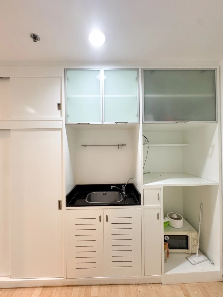 Noble Lite studio apartment for rent, 10th floor and above. Fully furnished with everything you need, ready to move in.