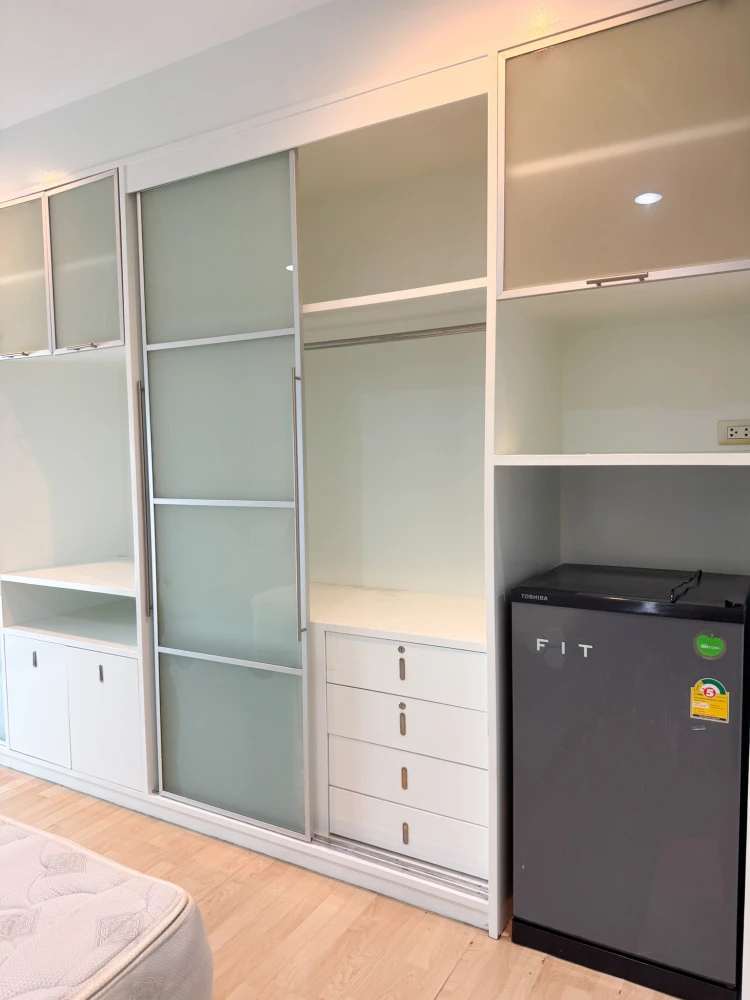 Noble Lite studio apartment for rent, 10th floor and above. Fully furnished with everything you need, ready to move in.
