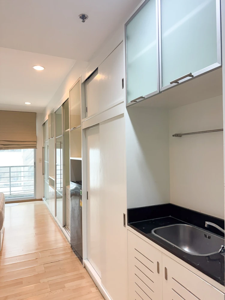 Noble Lite studio apartment for rent, 10th floor and above. Fully furnished with everything you need, ready to move in.