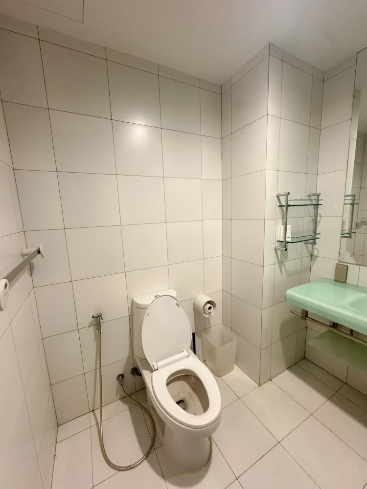 Noble Lite studio apartment for rent, 10th floor and above. Fully furnished with everything you need, ready to move in.
