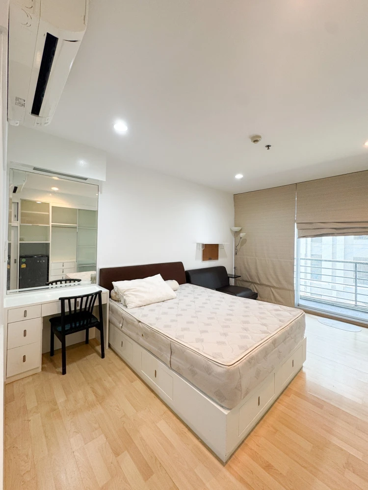Noble Lite studio apartment for rent, 10th floor and above. Fully furnished with everything you need, ready to move in.
