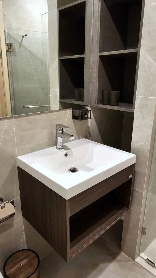 For rent: Noble Nue District R9, 1 bedroom, 1 bathroom, decorated in a cool color scheme, fully furnished, beautiful view from a high floor, reserve n