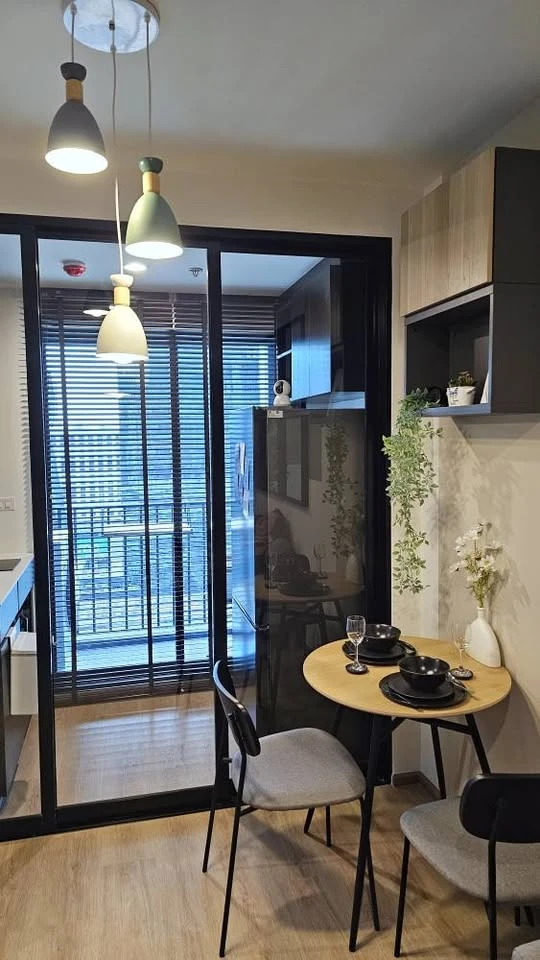 For rent: Noble Nue District R9, 1 bedroom, 1 bathroom, decorated in a cool color scheme, fully furnished, beautiful view from a high floor, reserve n