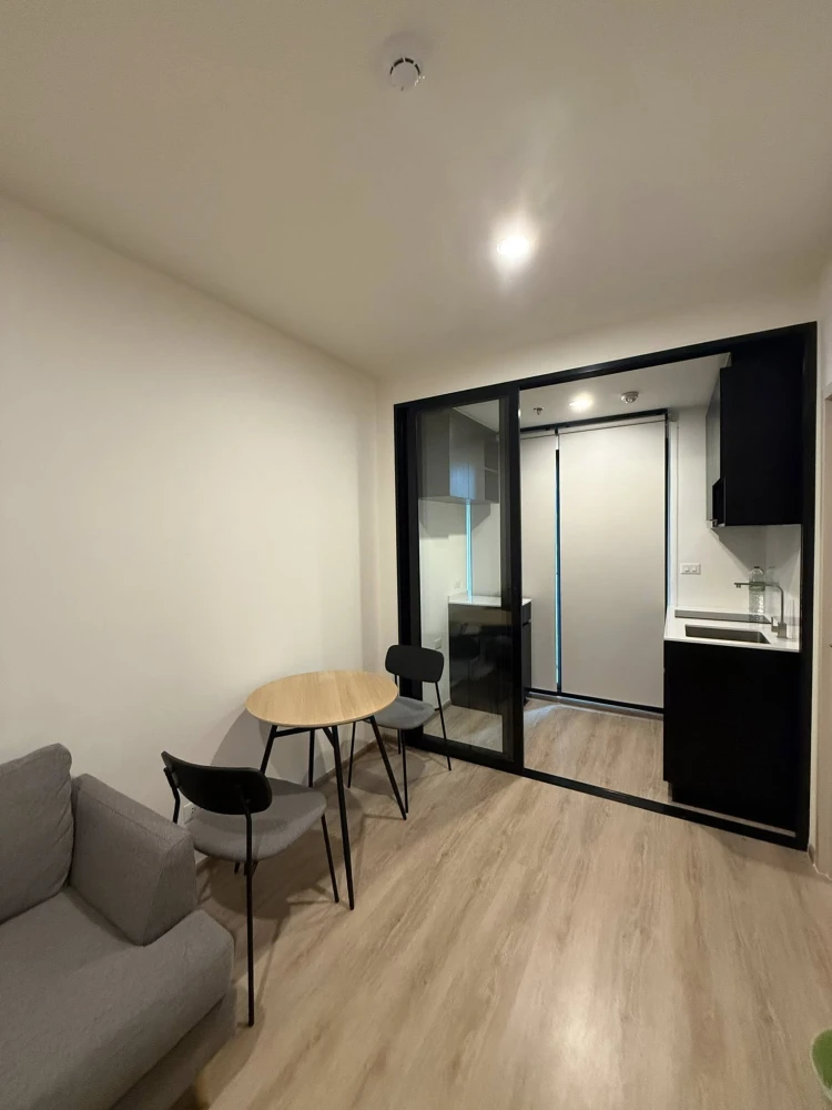 Noble Nue District R9 for rent, nice room, good location, convenient transportation, beautiful view, not blocked, hurry and reserve now!