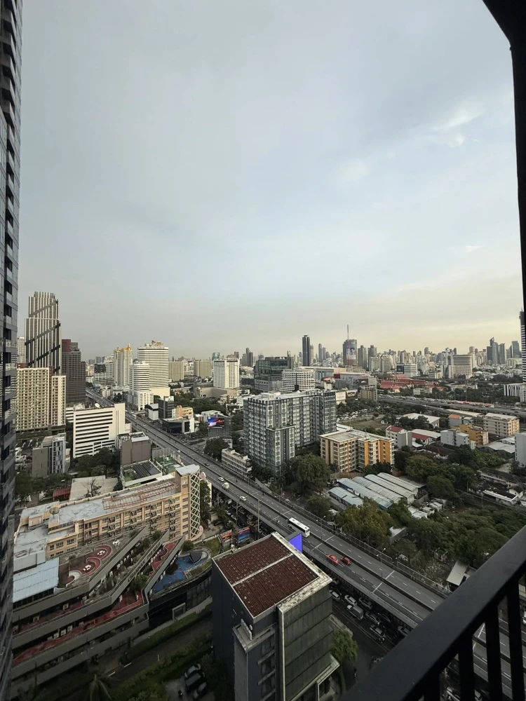 Noble Nue District R9 for rent, nice room, good location, convenient transportation, beautiful view, not blocked, hurry and reserve now!