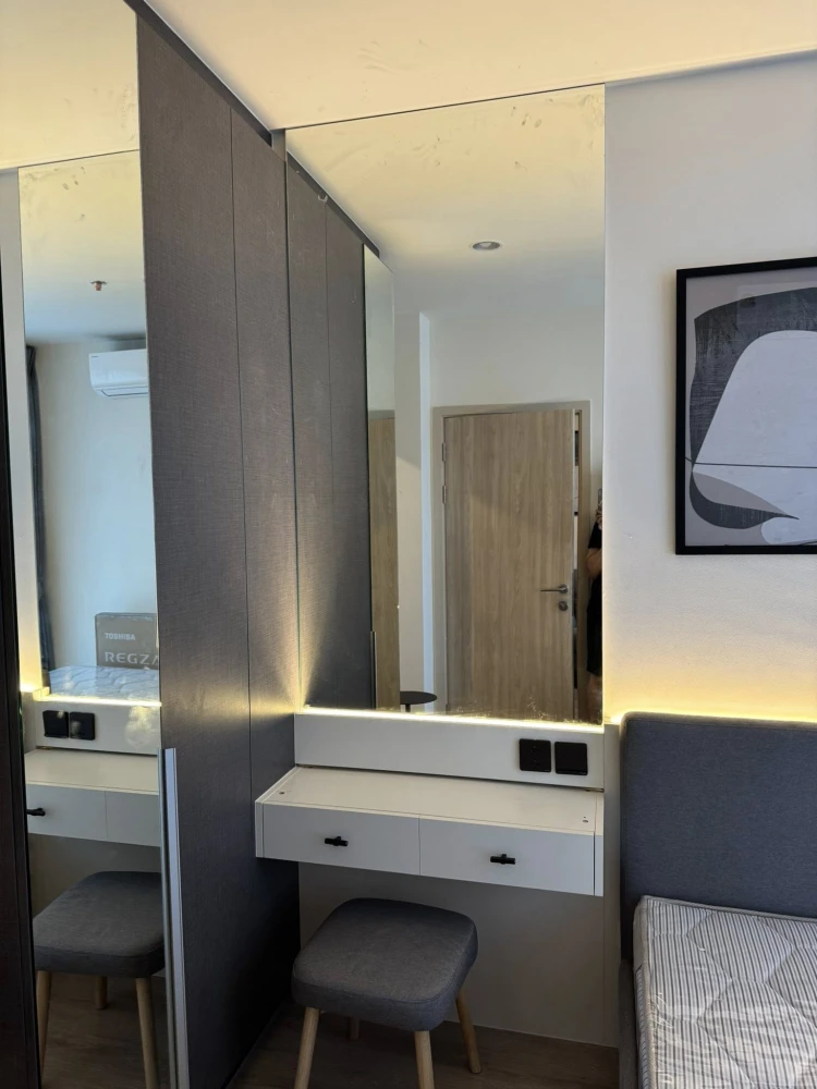 For rent: Noble Nue District R9, corner room, not crowded, decorated in a cool tone, comes with complete furniture and appliances. Reserve now!