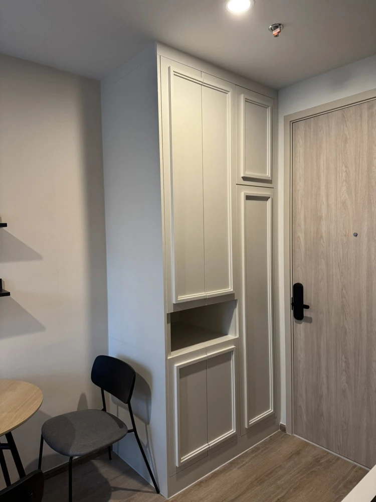 For rent: Noble Nue District R9, corner room, not crowded, decorated in a cool tone, comes with complete furniture and appliances. Reserve now!
