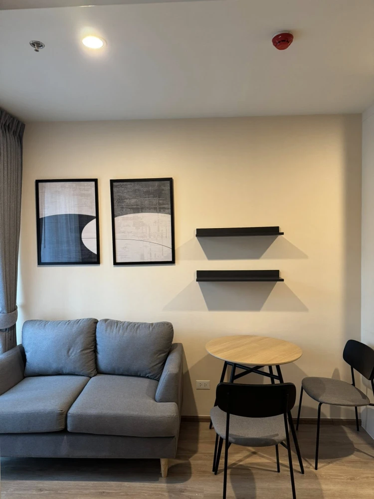 For rent: Noble Nue District R9, corner room, not crowded, decorated in a cool tone, comes with complete furniture and appliances. Reserve now!