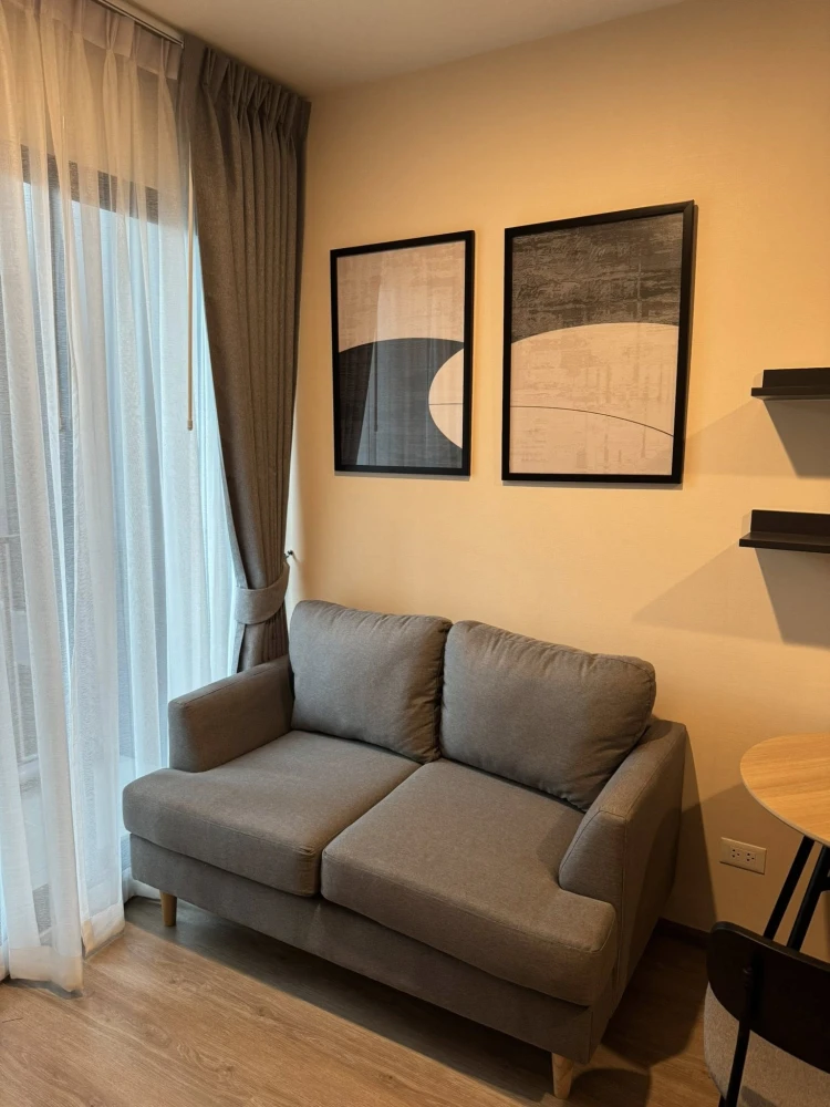 For rent: Noble Nue District R9, corner room, not crowded, decorated in a cool tone, comes with complete furniture and appliances. Reserve now!