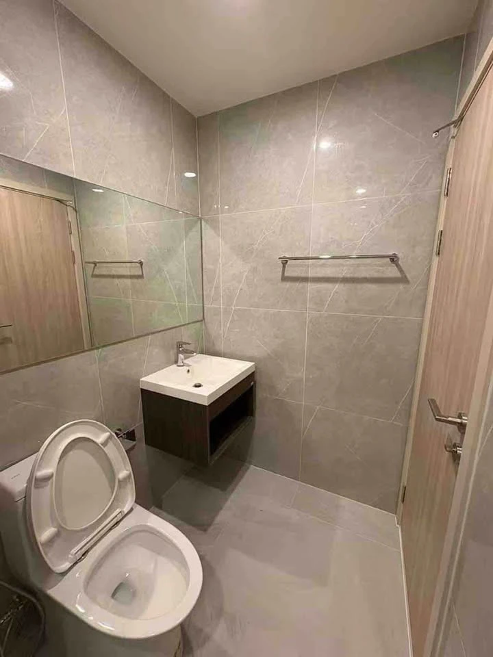 For rent: Noble Nue District Rama 9. Spacious room on the 22nd floor with great views. Book now, don't wait!