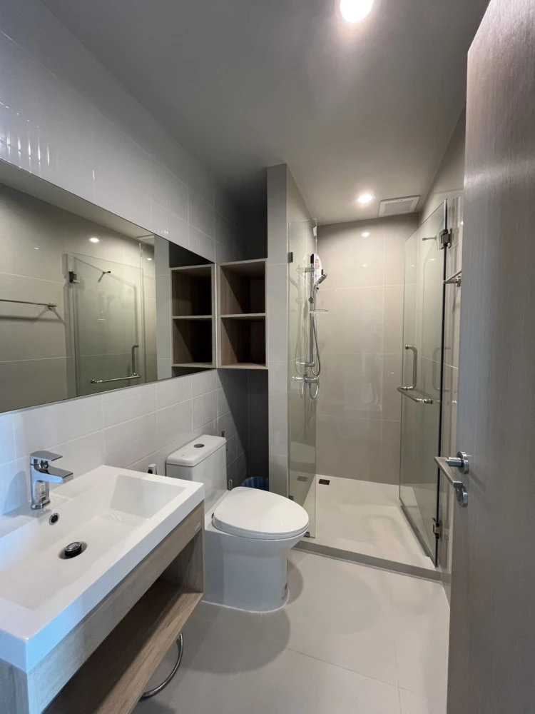 For rent: Noble NUE Mega Plus Bangna, spacious room, city view from high floor, fully furnished, just bring your bags and move in.