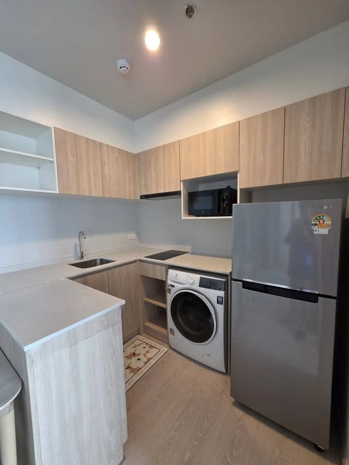 Noble NUE Mega Plus Bangna for rent, a lovely room with complete furniture and appliances. Just bring your bags and move in!