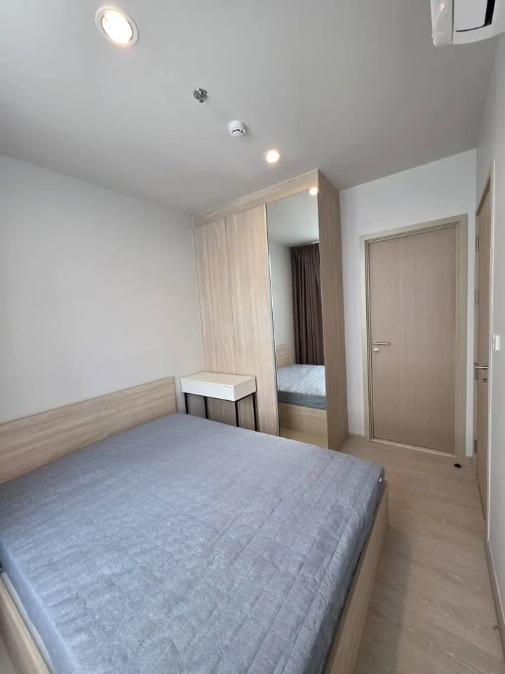Noble NUE Mega Plus Bangna for rent, a lovely room with complete furniture and appliances. Just bring your bags and move in!