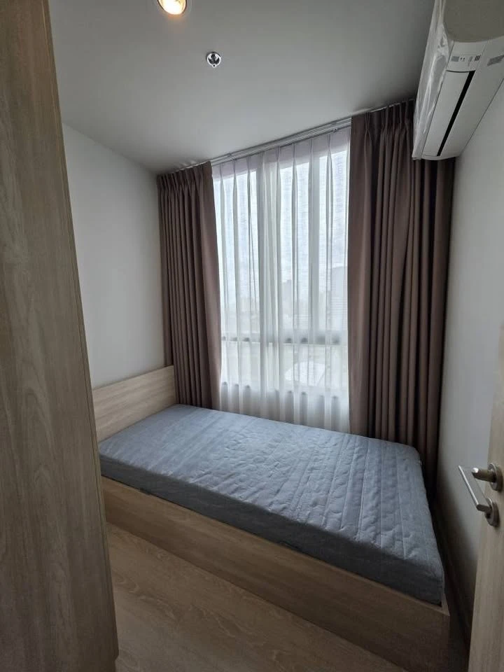 Noble NUE Mega Plus Bangna for rent, a lovely room with complete furniture and appliances. Just bring your bags and move in!