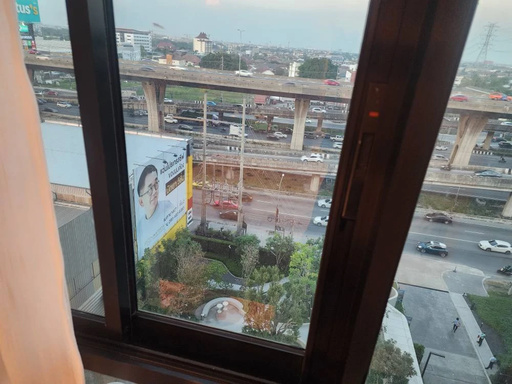 For rent: Noble NUE Mega Plus Bangna. Nice room, fully furnished with appliances, affordable price, and unobstructed view. Book now before it's too la