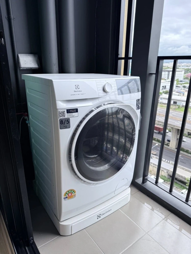 For rent: Noble NUE Mega Plus Bangna, studio room, built-in headboard, fully furnished, hurry and book now.