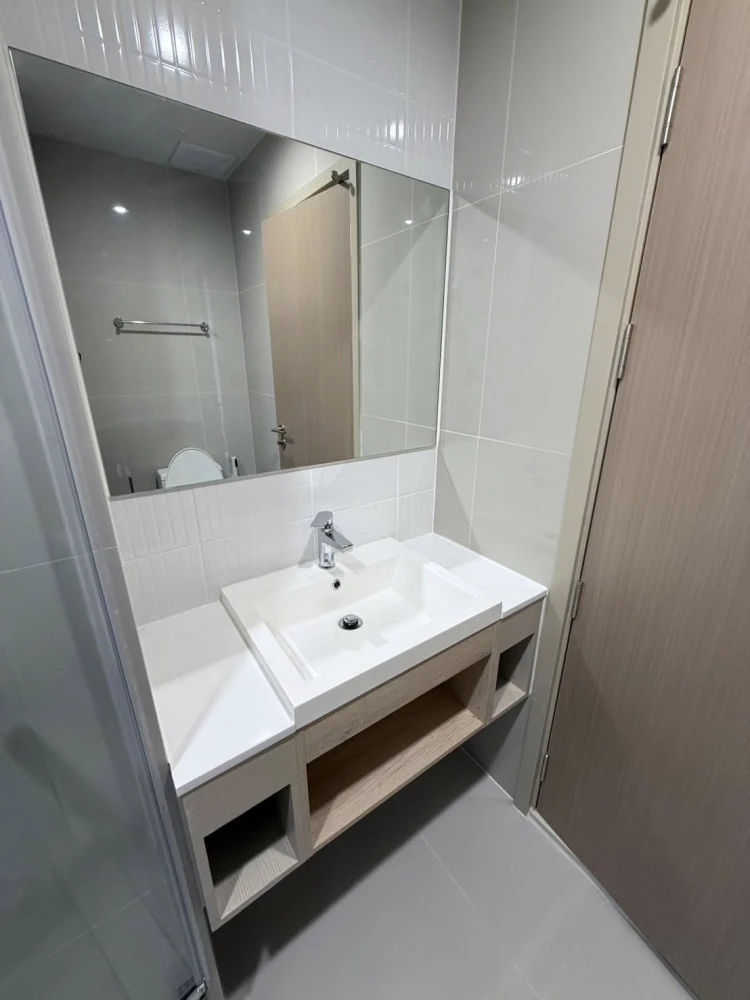 For rent: Noble NUE Mega Plus Bangna, studio room, built-in headboard, fully furnished, hurry and book now.
