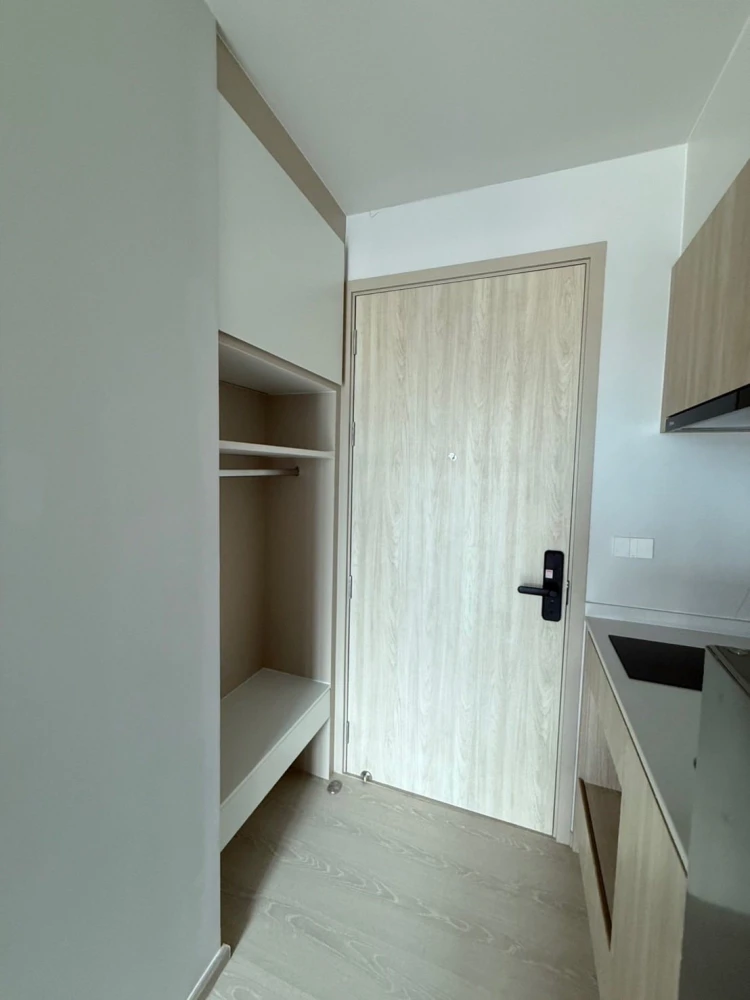 For rent: Noble NUE Mega Plus Bangna, studio room, built-in headboard, fully furnished, hurry and book now.