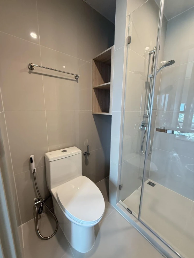 For rent: Noble NUE Mega Plus Bangna, studio room, built-in headboard, fully furnished, hurry and book now.