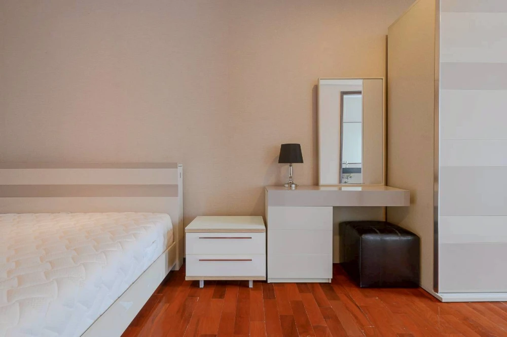 Noble Ora condo for rent, 7th floor. Nice unit, fully furnished. Book now!