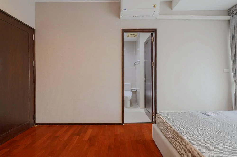 Noble Ora condo for rent, 7th floor. Nice unit, fully furnished. Book now!