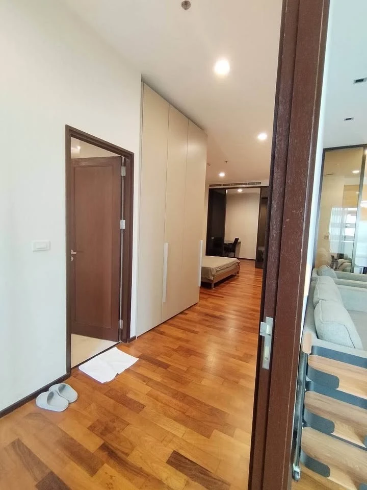 For rent: Noble Ora, spacious and airy room with a ceiling height of 3.6 meters, lots of usable space, don't miss it.