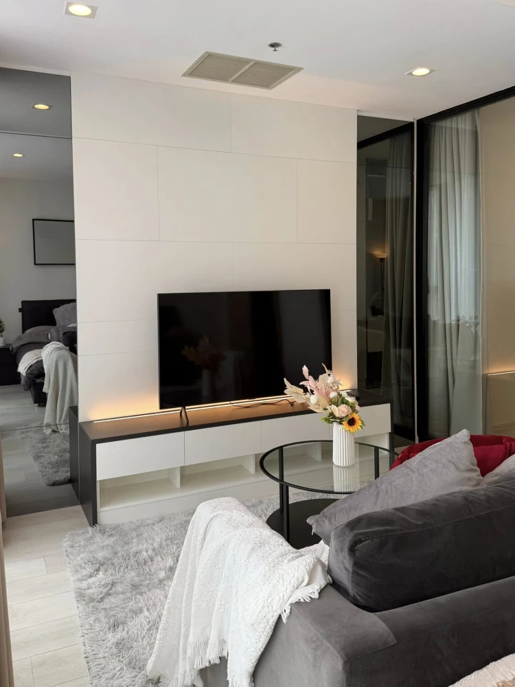 For rent: NOBLE PLOENCHIT, fully furnished room, ready to move in, high floor, beautiful view, hurry and book now before it's gone!