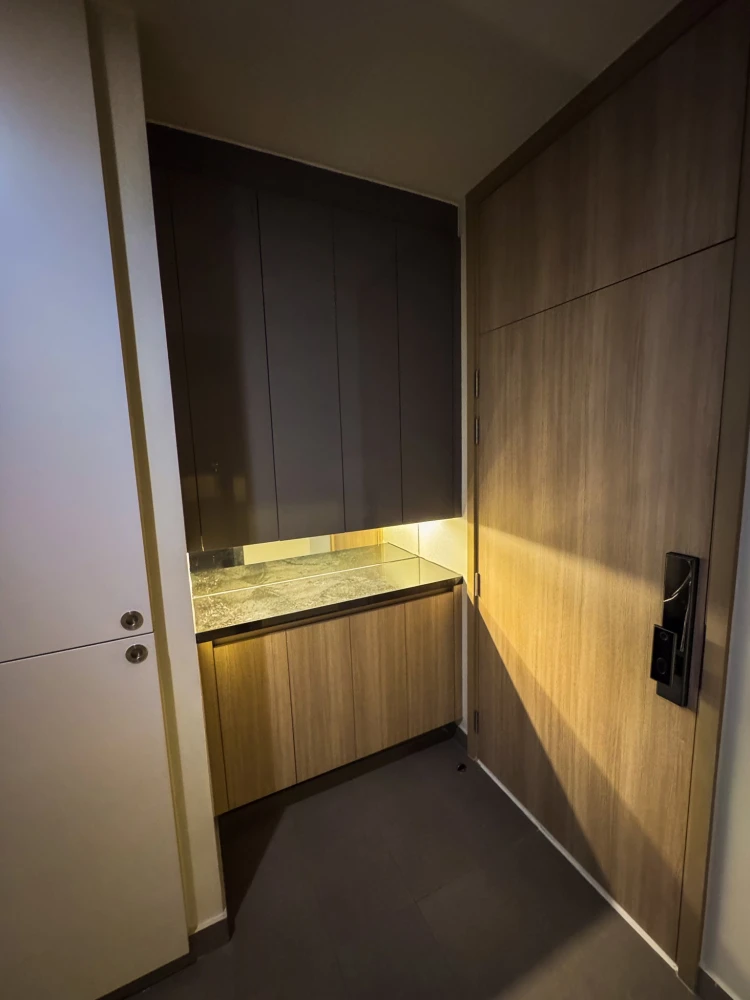 For rent: Noble Ploenjit, 2 bedrooms, spacious living area, fully furnished. What are you waiting for?
